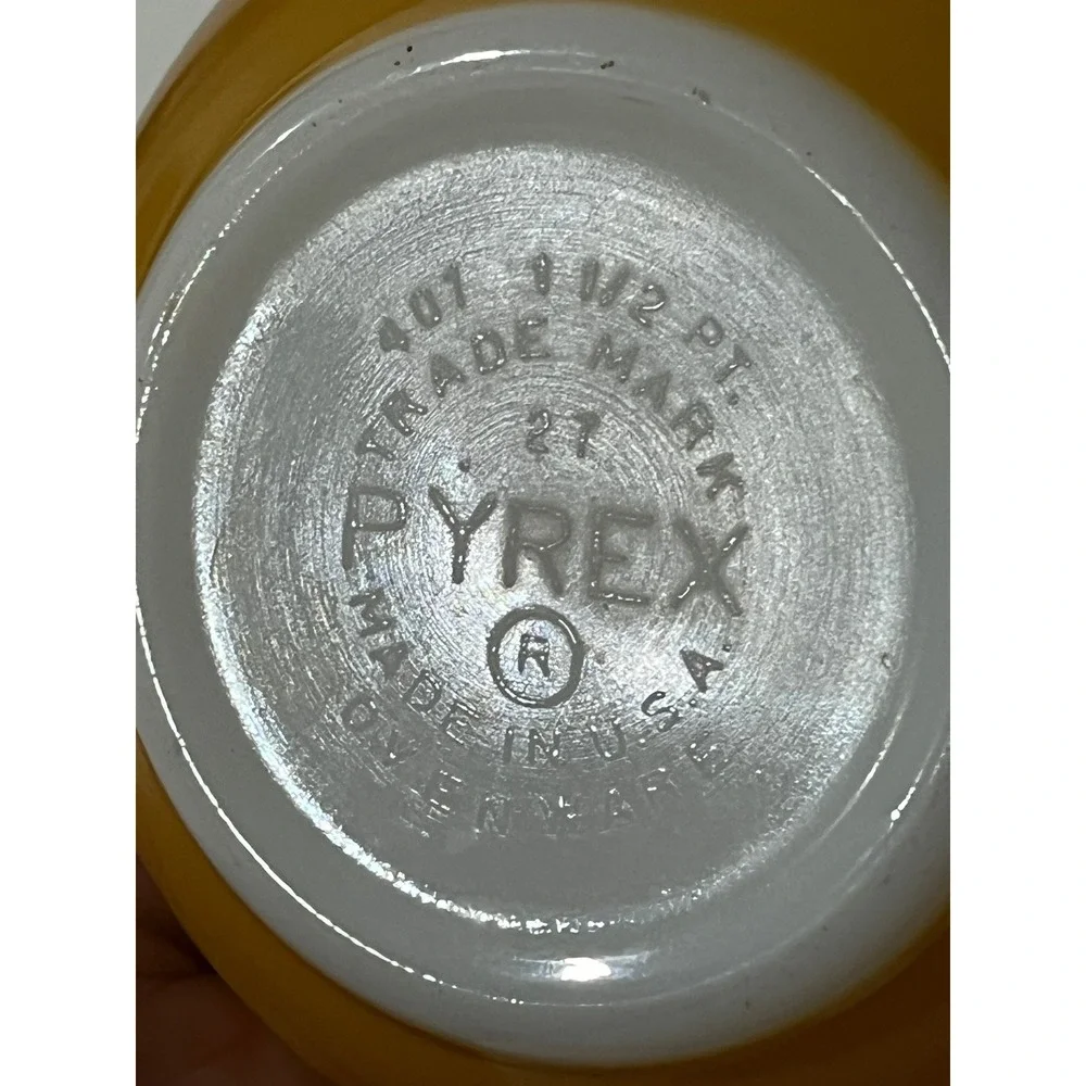 Pyrex Butterfly Gold Mixing Bowls Set of 2 Mustard Yellow 401 1.5pt 403 2.5qt